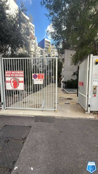 Solutions professionnelles de gardiennage et sécurisation des résidences, immeubles et copropriétés à risques au centre-ville de Marseille. Devis gratuit agent de sécurité